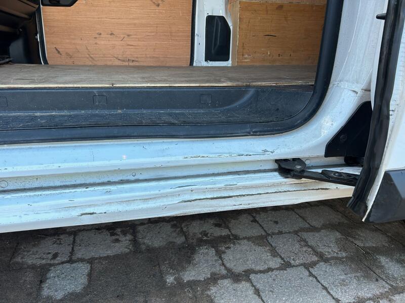 VAUXHALL VIVARO