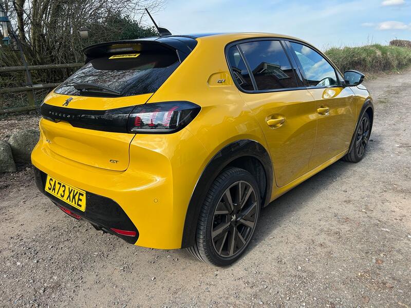 PEUGEOT 208