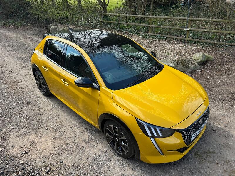 PEUGEOT 208