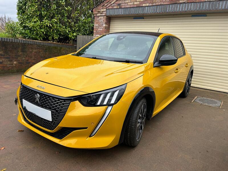 PEUGEOT 208