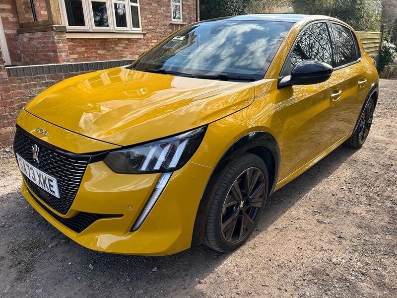 PEUGEOT 208
