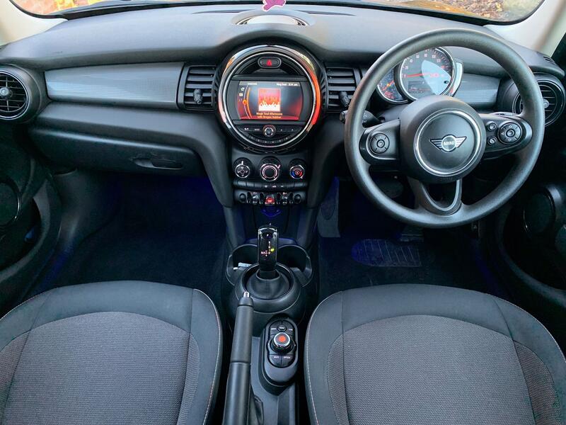 MINI HATCH