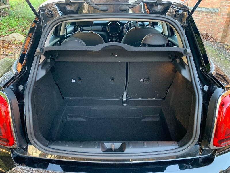 MINI HATCH
