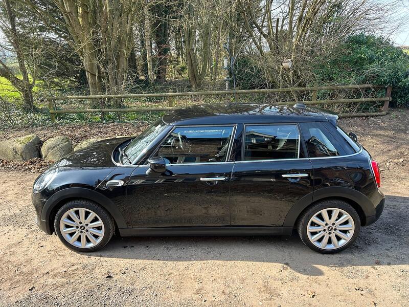 MINI HATCH