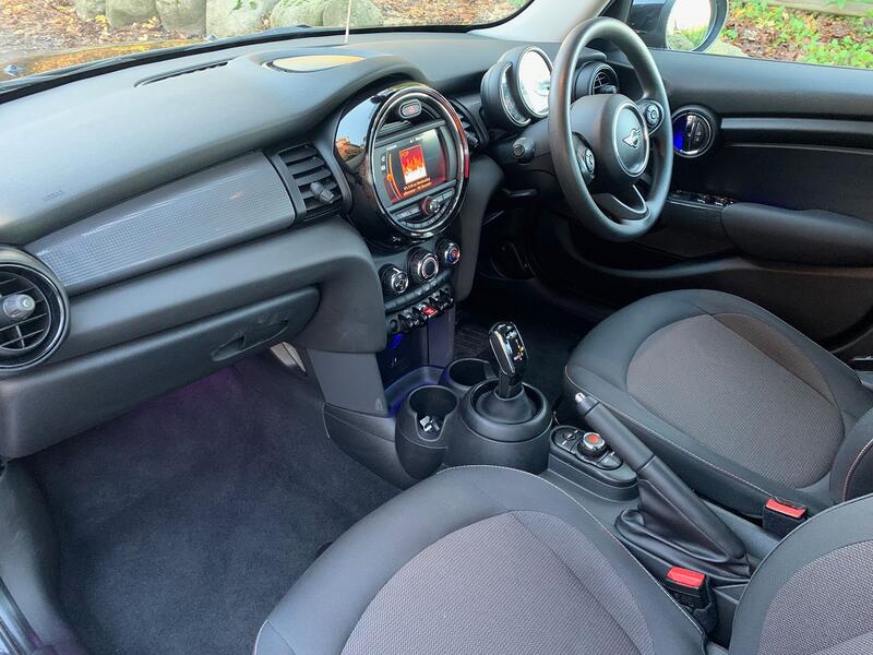MINI HATCH