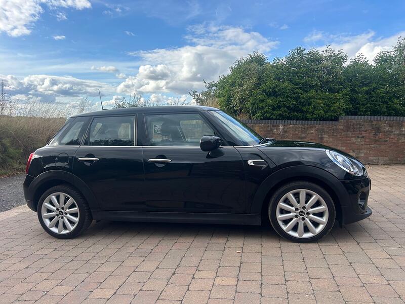 MINI HATCH