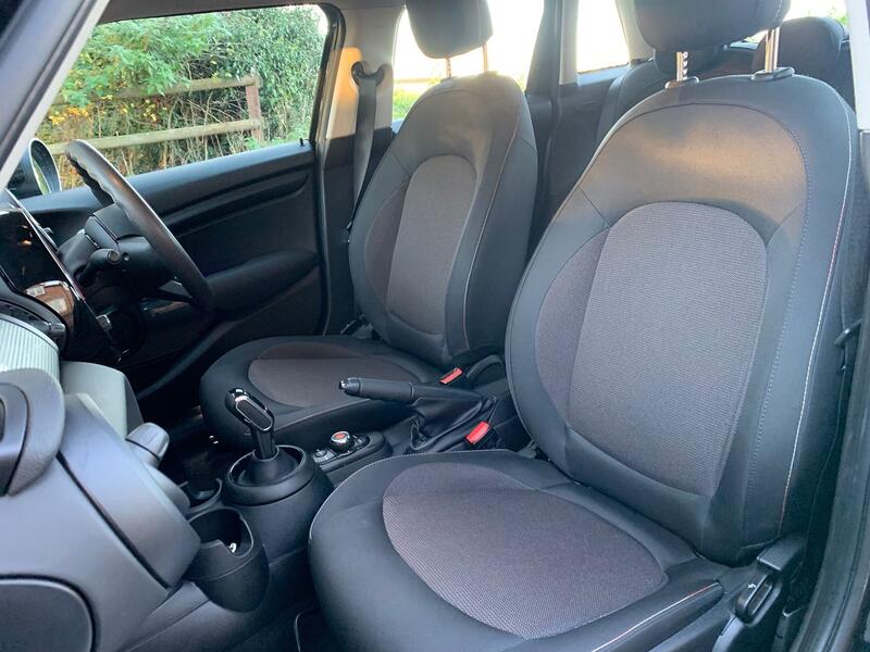 MINI HATCH