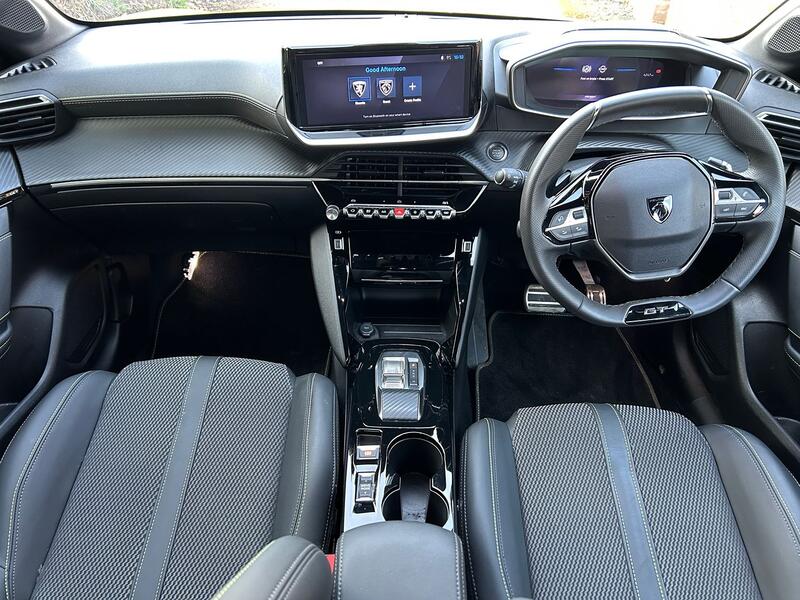 PEUGEOT 208
