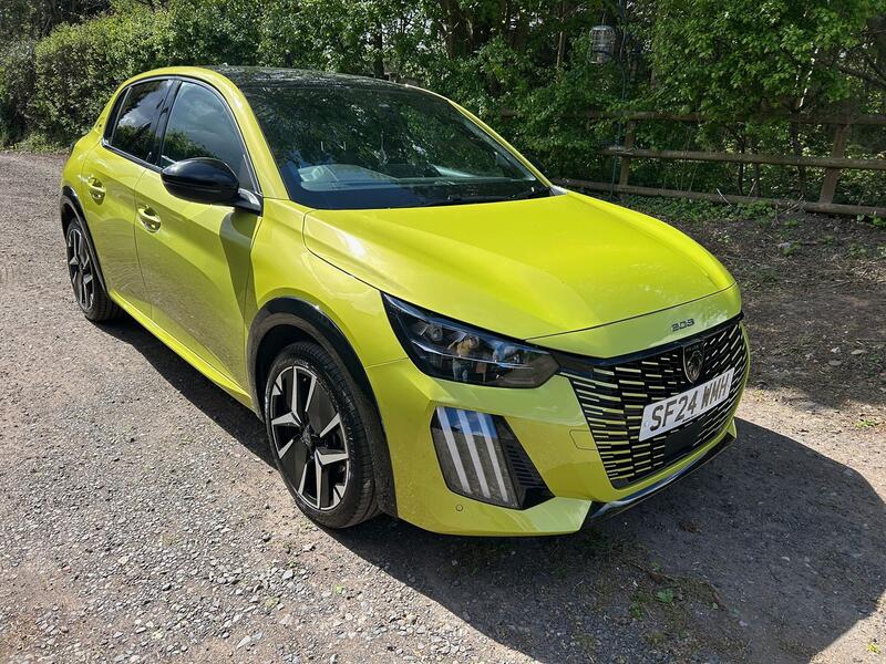 View PEUGEOT 208 1.2 MHEV GT AUTO 