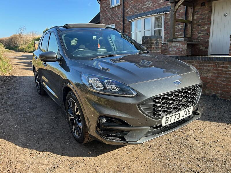 View FORD KUGA 2.5 Kuga ST-Line X Edition 5 door 2.5L Duratec FHEV 190PS FWD CVT Automatic