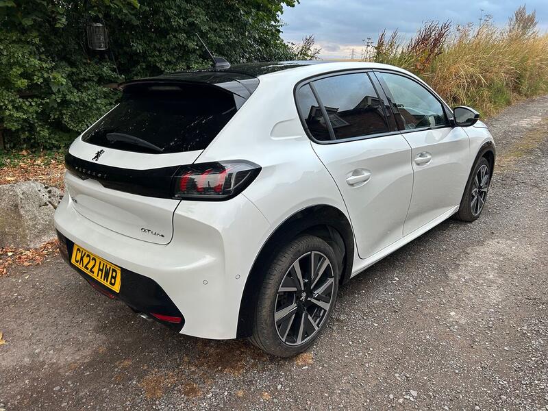 PEUGEOT 208