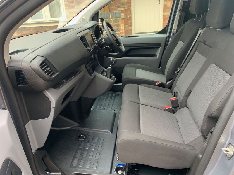 VAUXHALL VIVARO