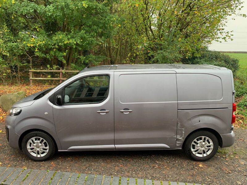 VAUXHALL VIVARO