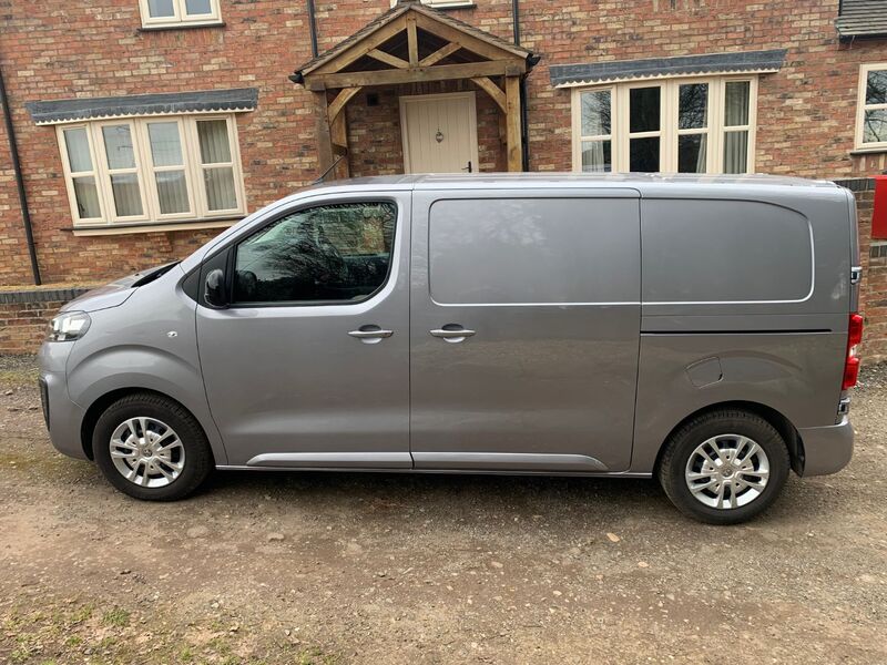 VAUXHALL VIVARO