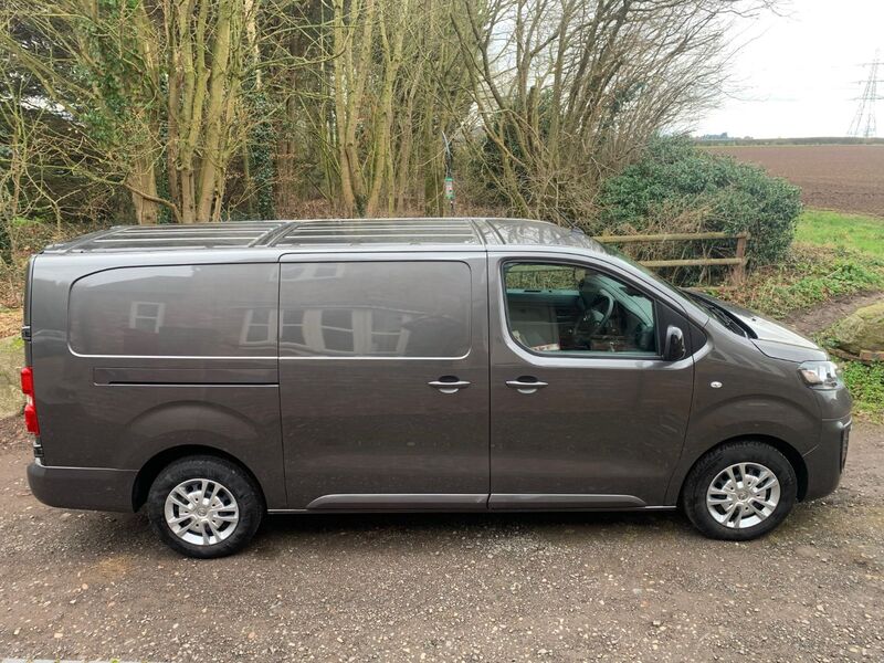 VAUXHALL VIVARO