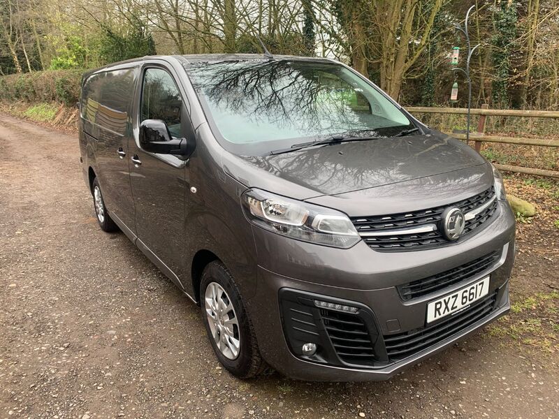 View VAUXHALL VIVARO SPORTIVE F3100 2.0T  SIDE DAMAGE DRIVE AWAY CAT S