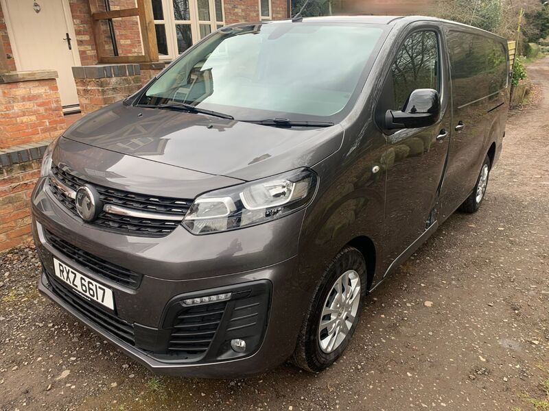 View VAUXHALL VIVARO SPORTIVE F3100 2.0T  SIDE DAMAGE DRIVE AWAY CAT S