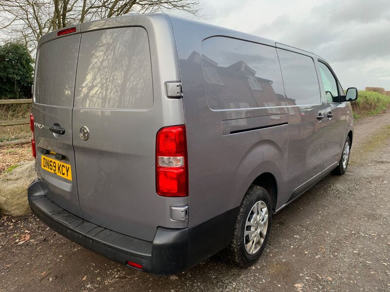 VAUXHALL VIVARO