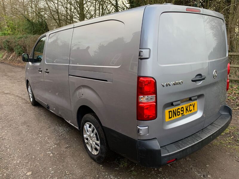 VAUXHALL VIVARO