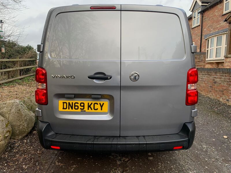 VAUXHALL VIVARO