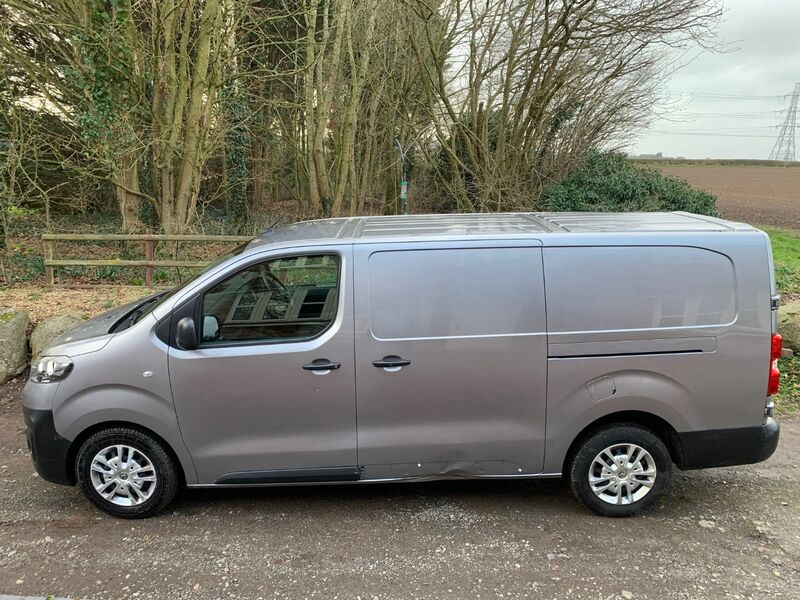 VAUXHALL VIVARO