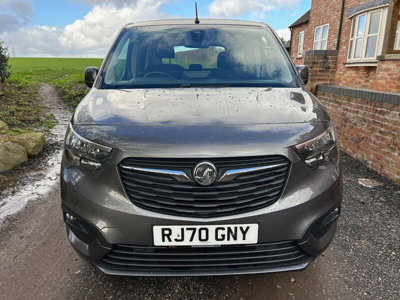 View VAUXHALL COMBO LIFE 1.2T 130 AUTO 7 SEATS 