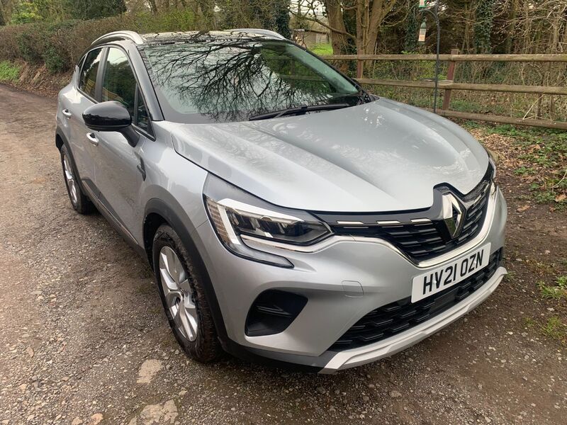 View RENAULT CAPTUR 2 ICONIC NAV 1.3 TCe 6 SPEED 130BHP DAMAGE REPAIRED **CAT N**